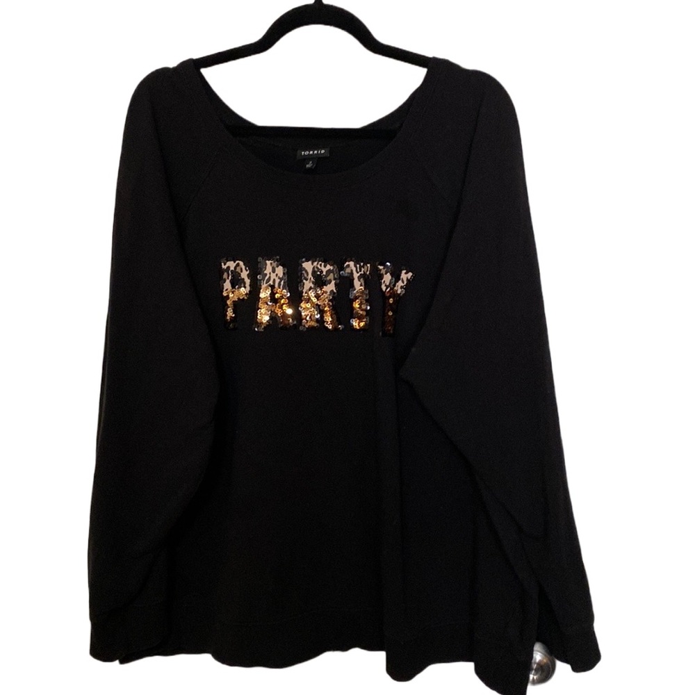 TORRID black sweatshirt, very comfortable.  Very little used.